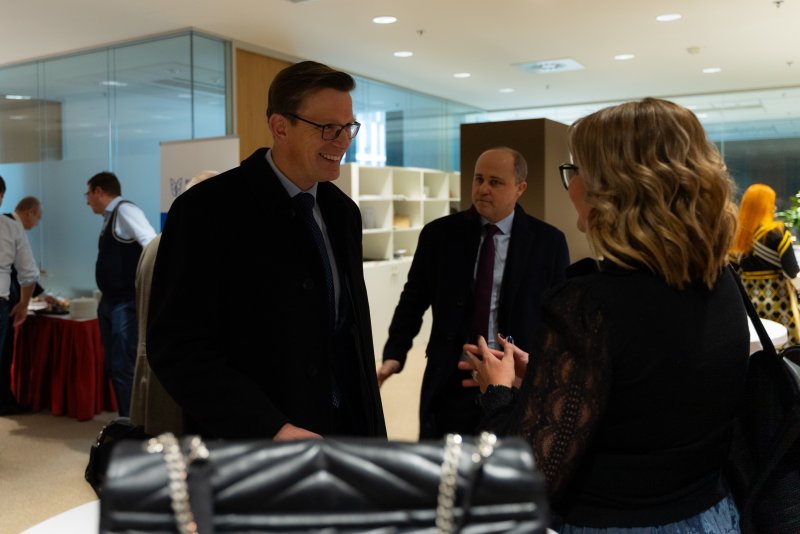 Generální ředitelka AURES Holdings Karolína Topolová a ministr dopravy Martin Kupka na konferenci Hospodářské komory