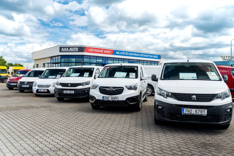 Čeští podnikatelé ždímají svá auta na maximum, jezdí s nimi až do rozpadnutí. Ekonomicky dává smysl prodat auto včas