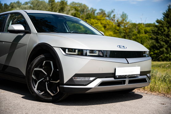 Drahšie palivá zvýšili dopyt po jazdených elektromobiloch a hybridoch