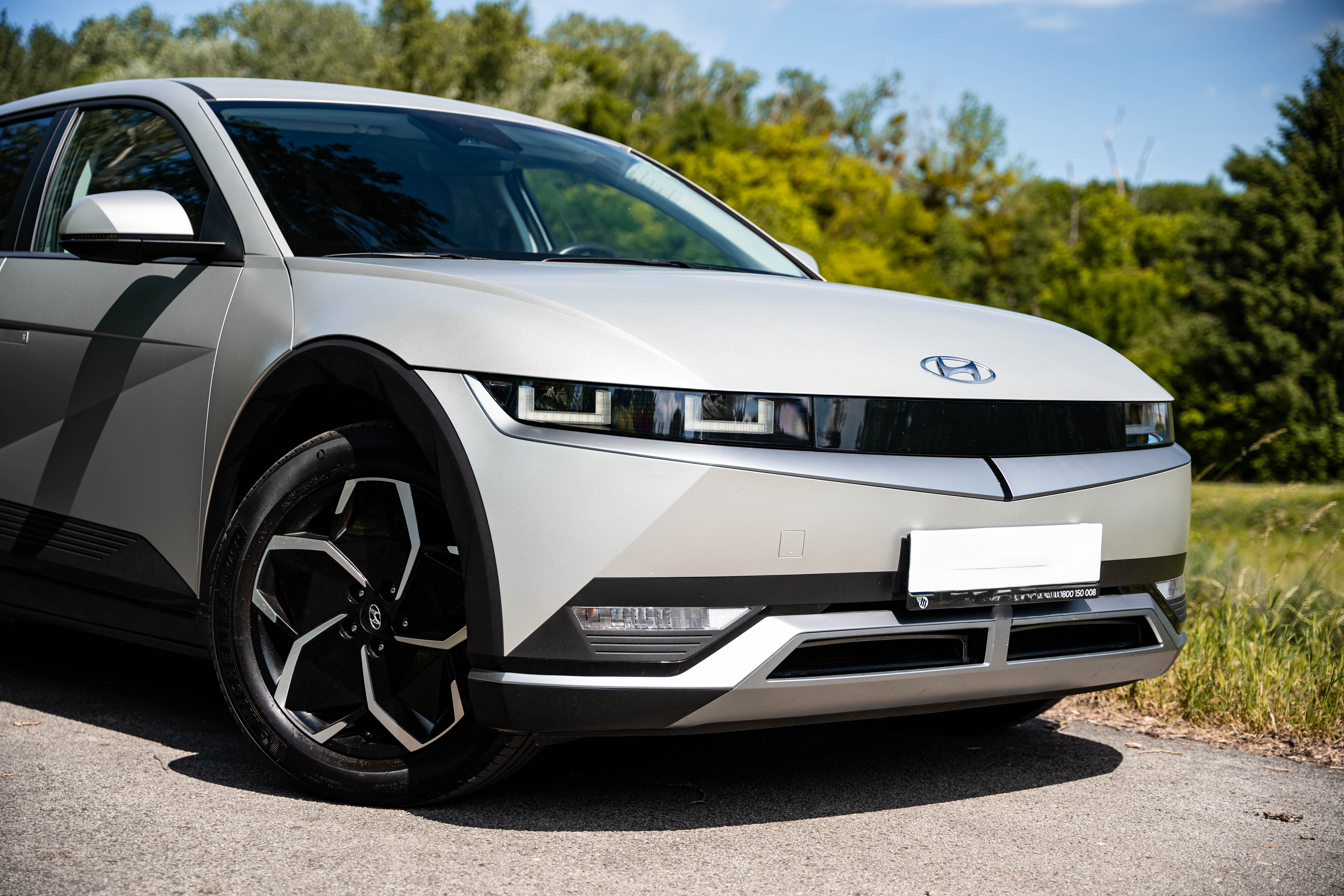 Drahšie palivá zvýšili dopyt po jazdených elektromobiloch a hybridoch