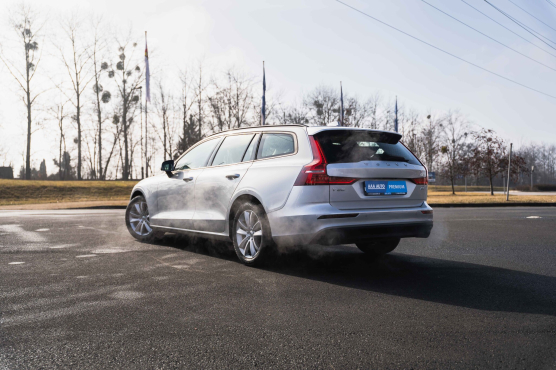 Volvo V60 B4