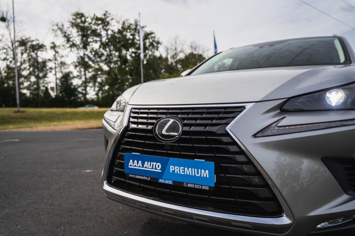 Lexus NX, 2021