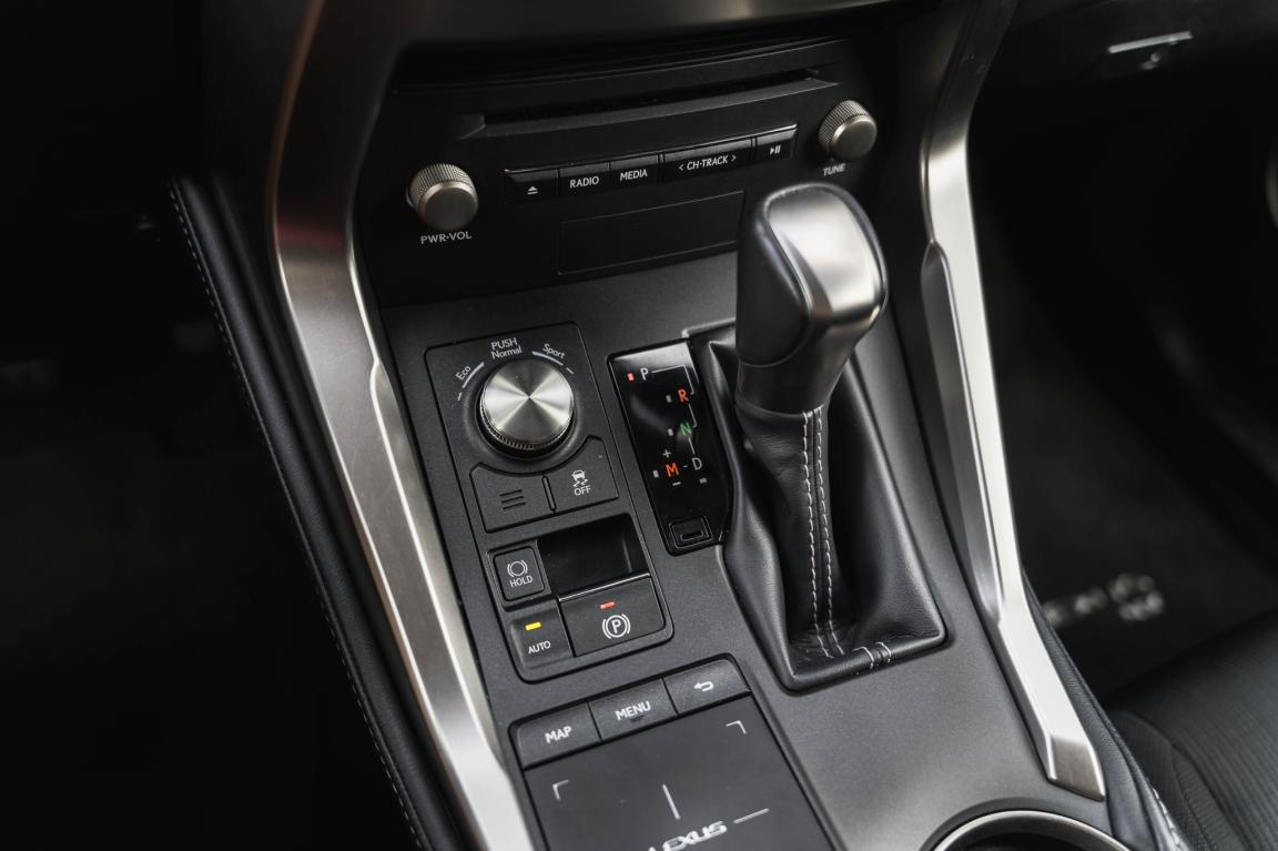 Lexus NX, 2021