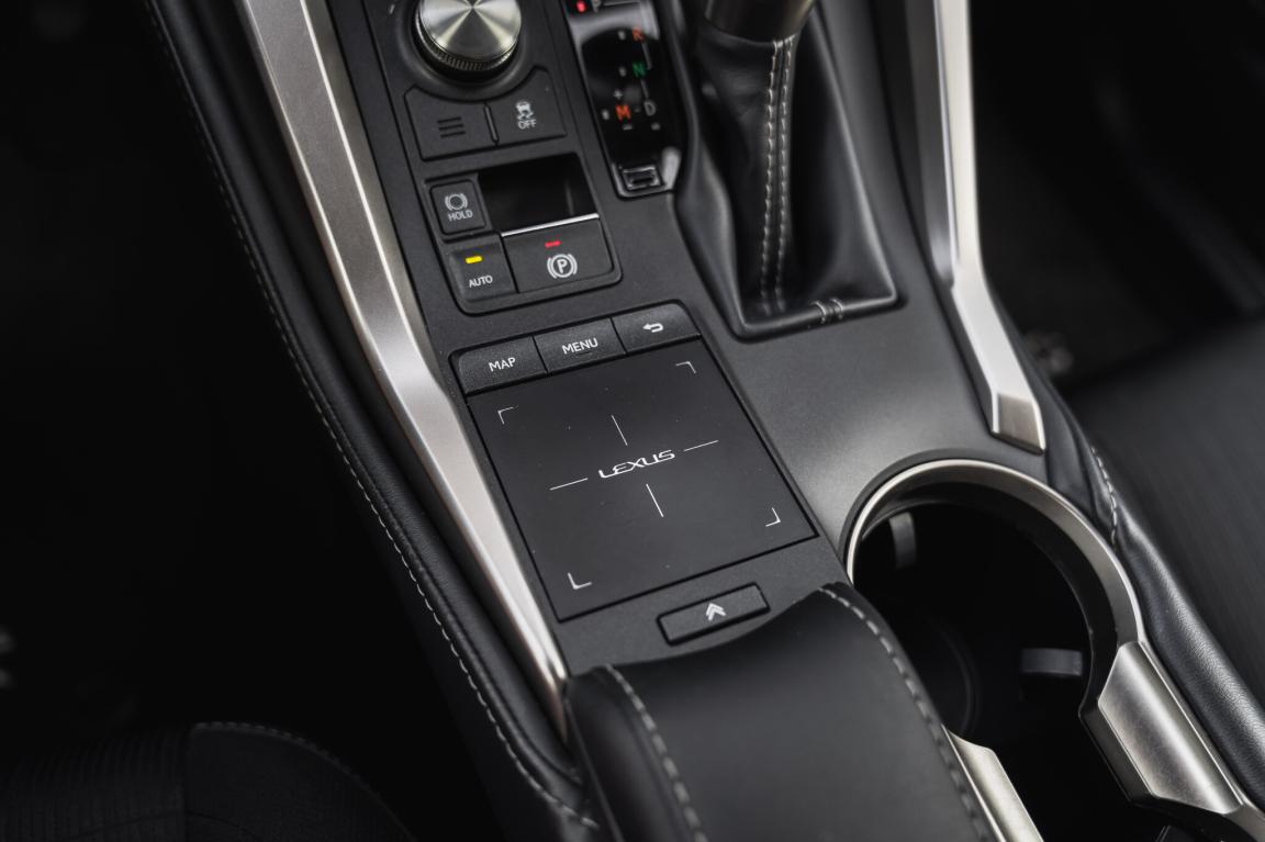Lexus NX, 2021
