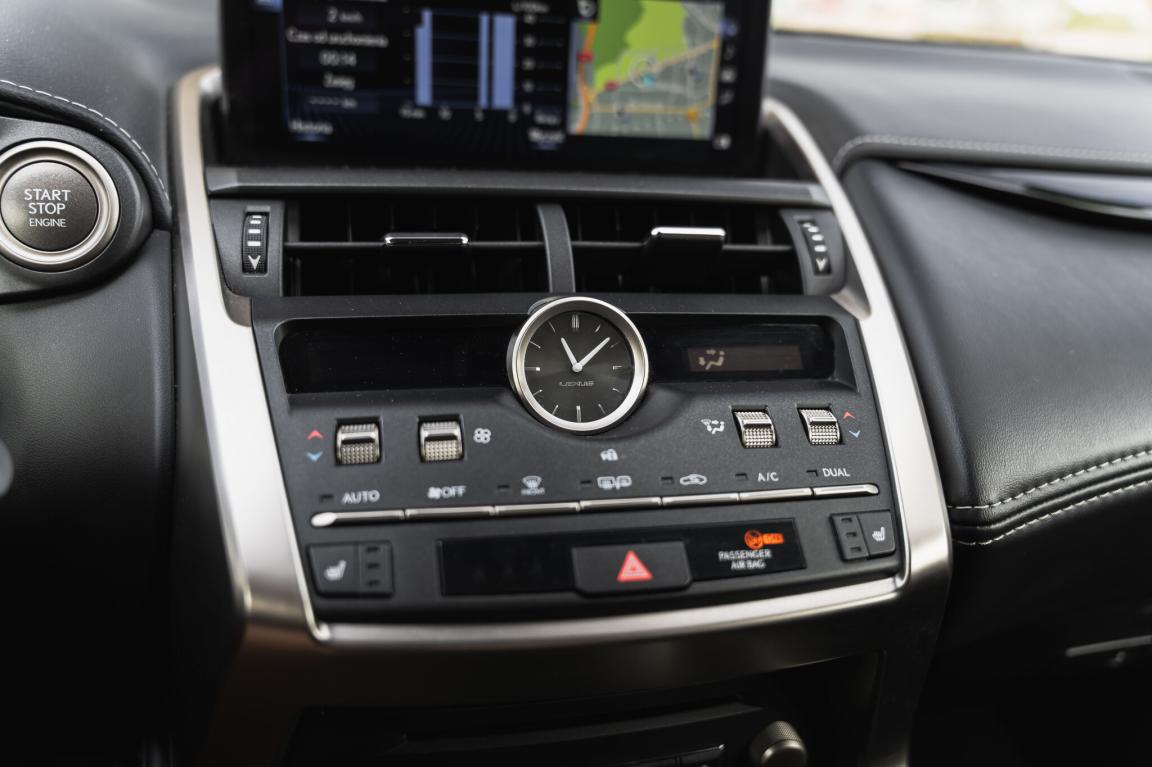 Lexus NX, 2021
