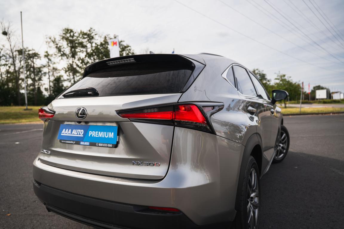 Lexus NX, 2021