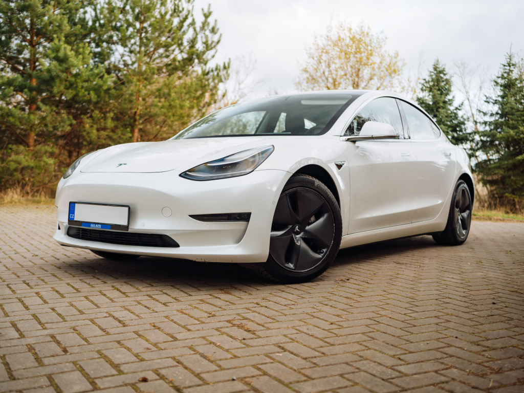 Tesla Model 3, 2020